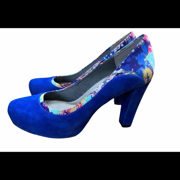 Hush Puppies Shoes - Hush puppies blue suede heels size 9